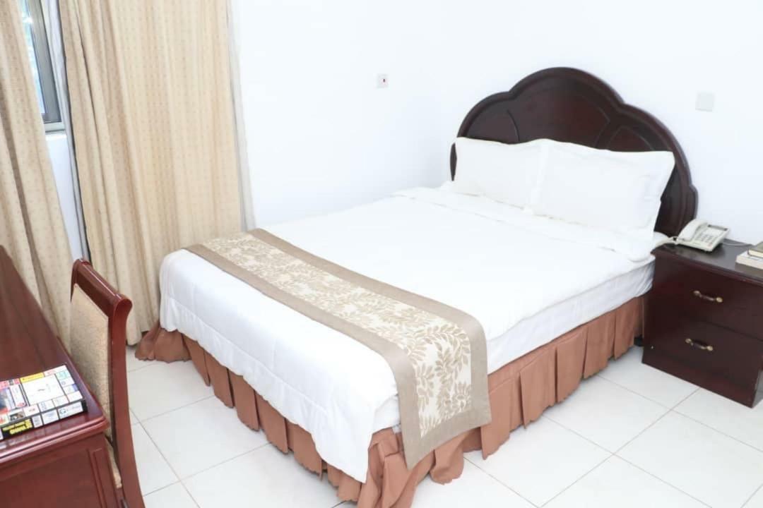 Luxury West Hotel Adenta Zewnętrze zdjęcie